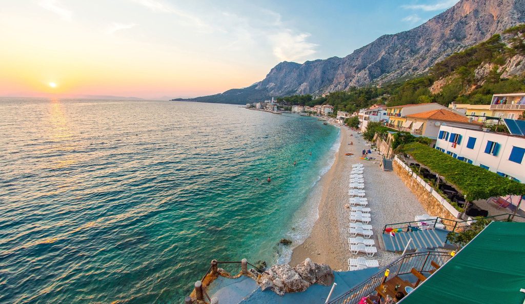 This image has an empty alt attribute; its file name is beach-hotel-croatia-drasnice-makarska-riviera-91-1024x593.jpg